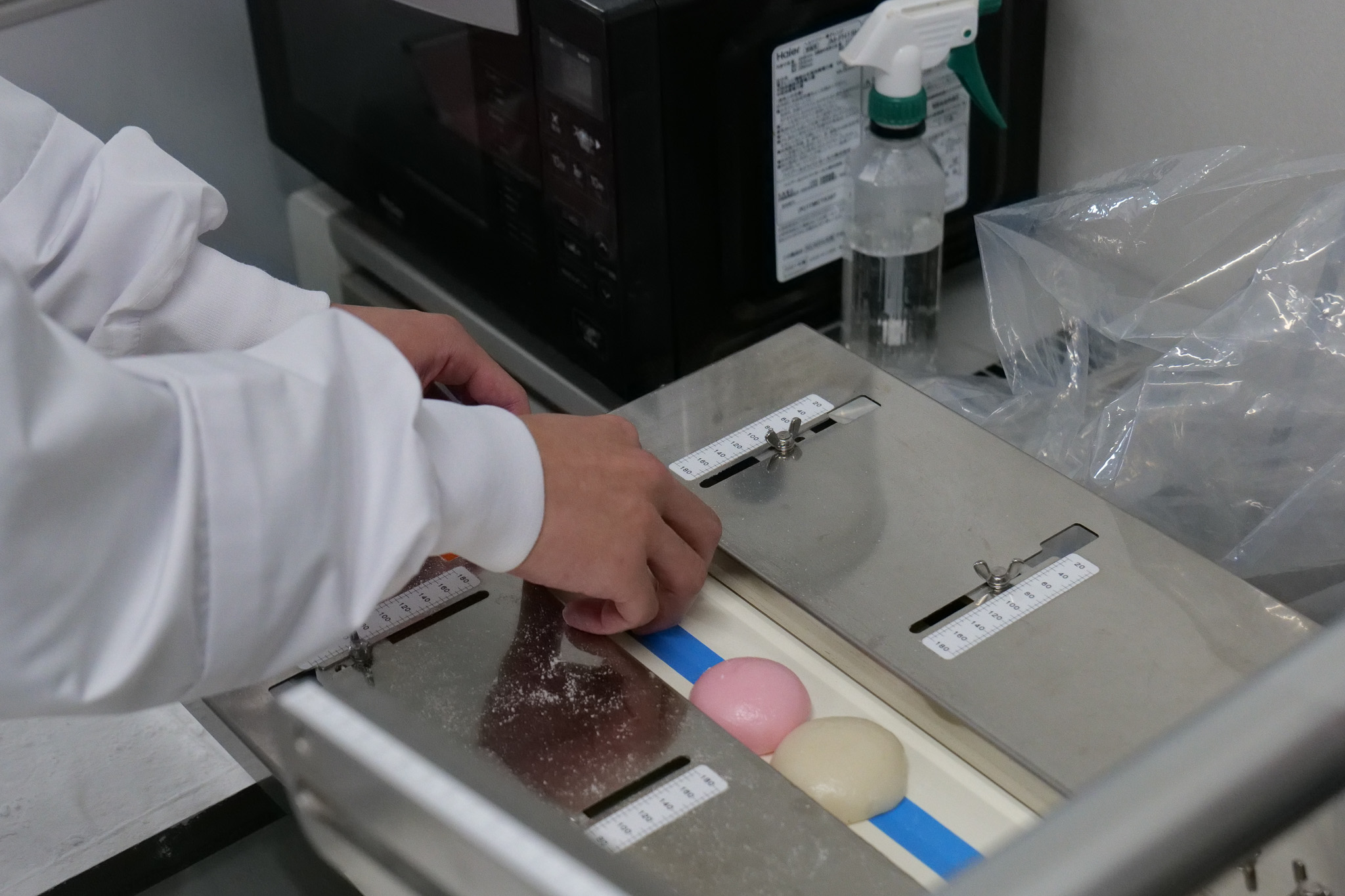 和菓子の包装（箱詰め）